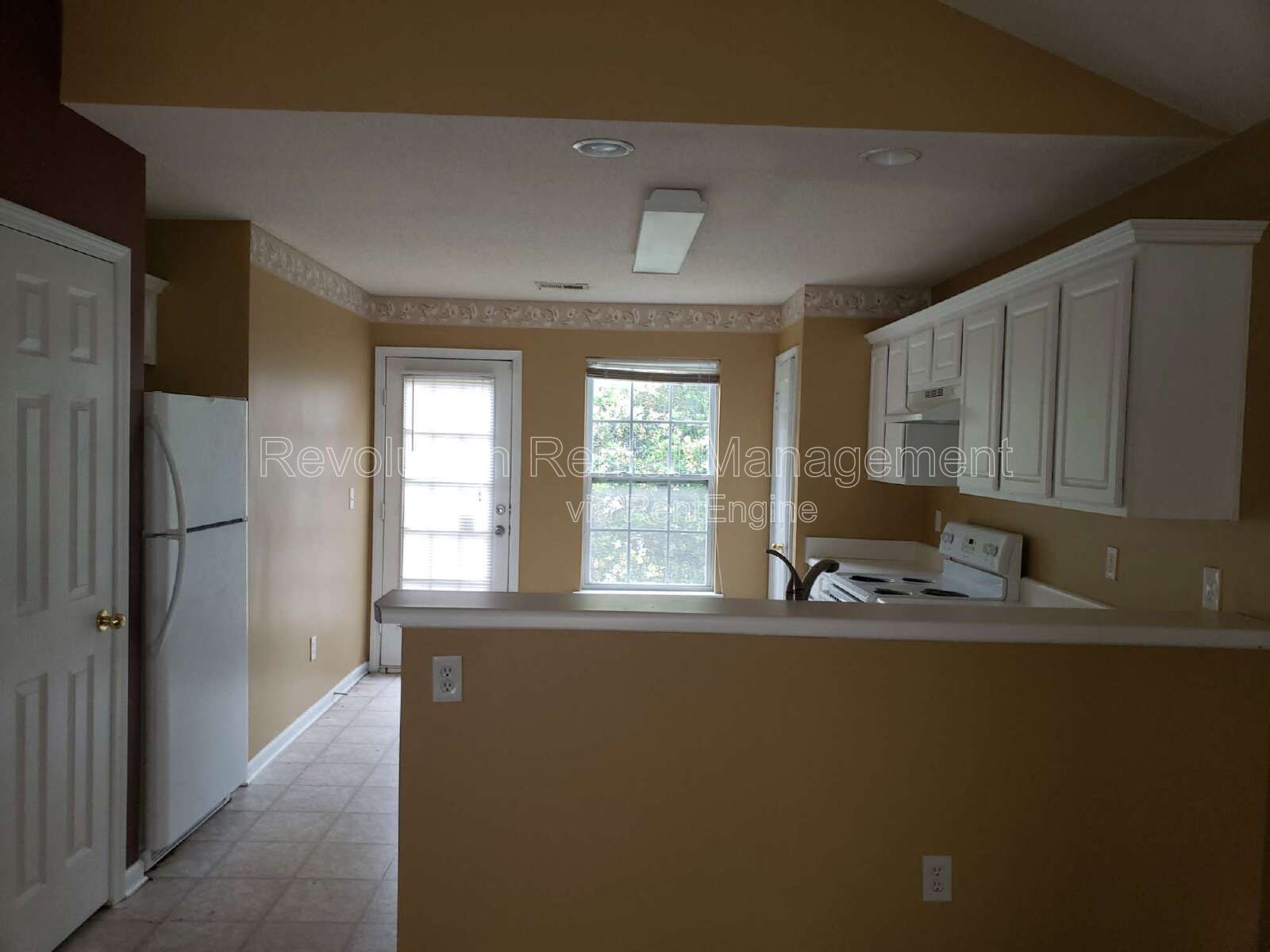 Single Family Home with Fireplace in McDonough - Built 2004 property image