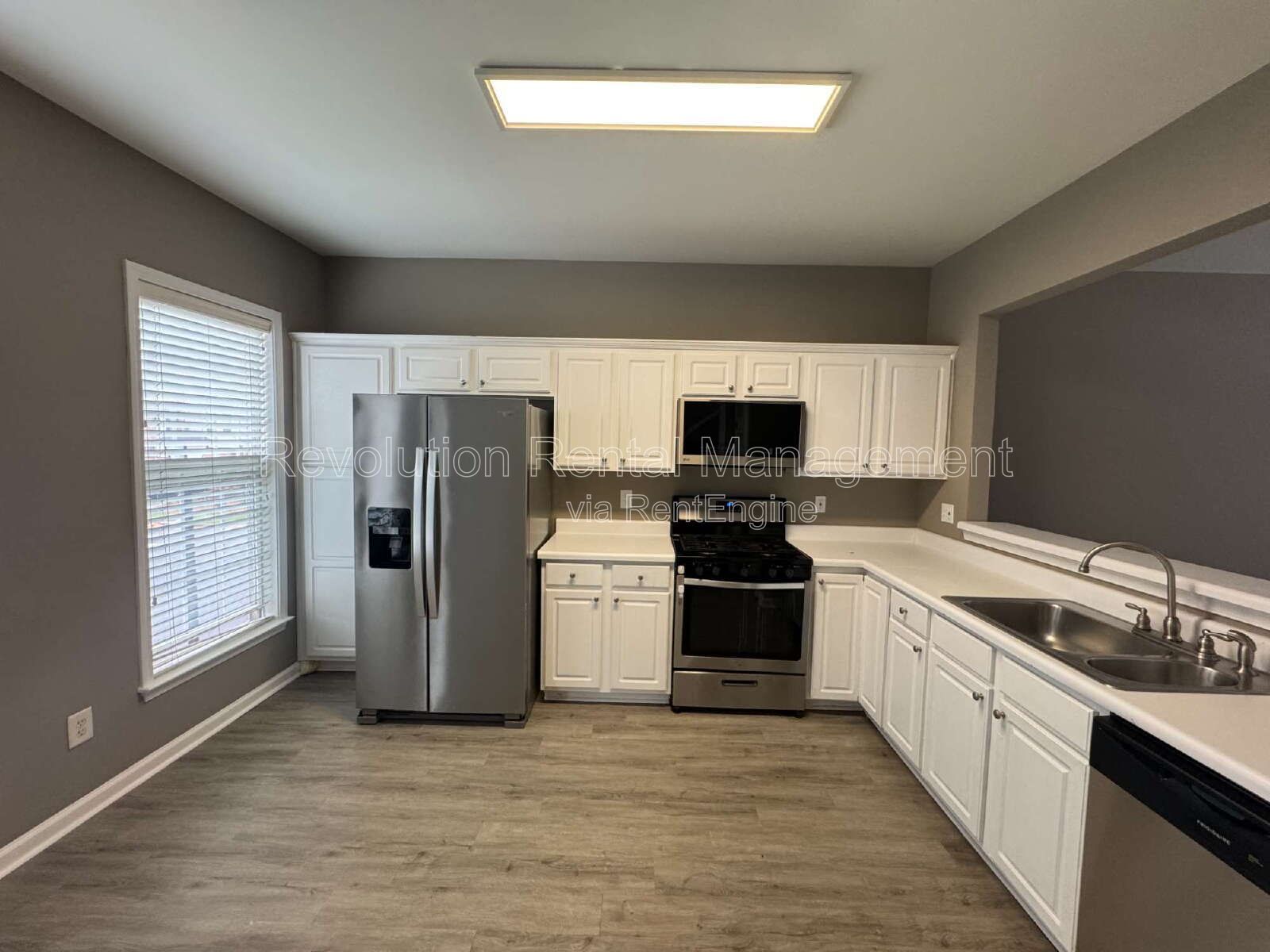 3-Bed, 3-Floor Townhouse with Hardwood Floors & Garage in Alpharetta's Whittington Community property image