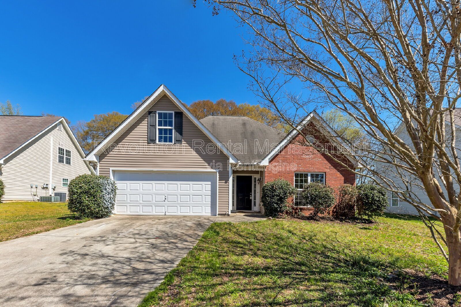 Two-Story 1,609 Sq Ft Home with Hardwood Floors & Fireplace in Vineyard Ridge — Griffin, GA property image