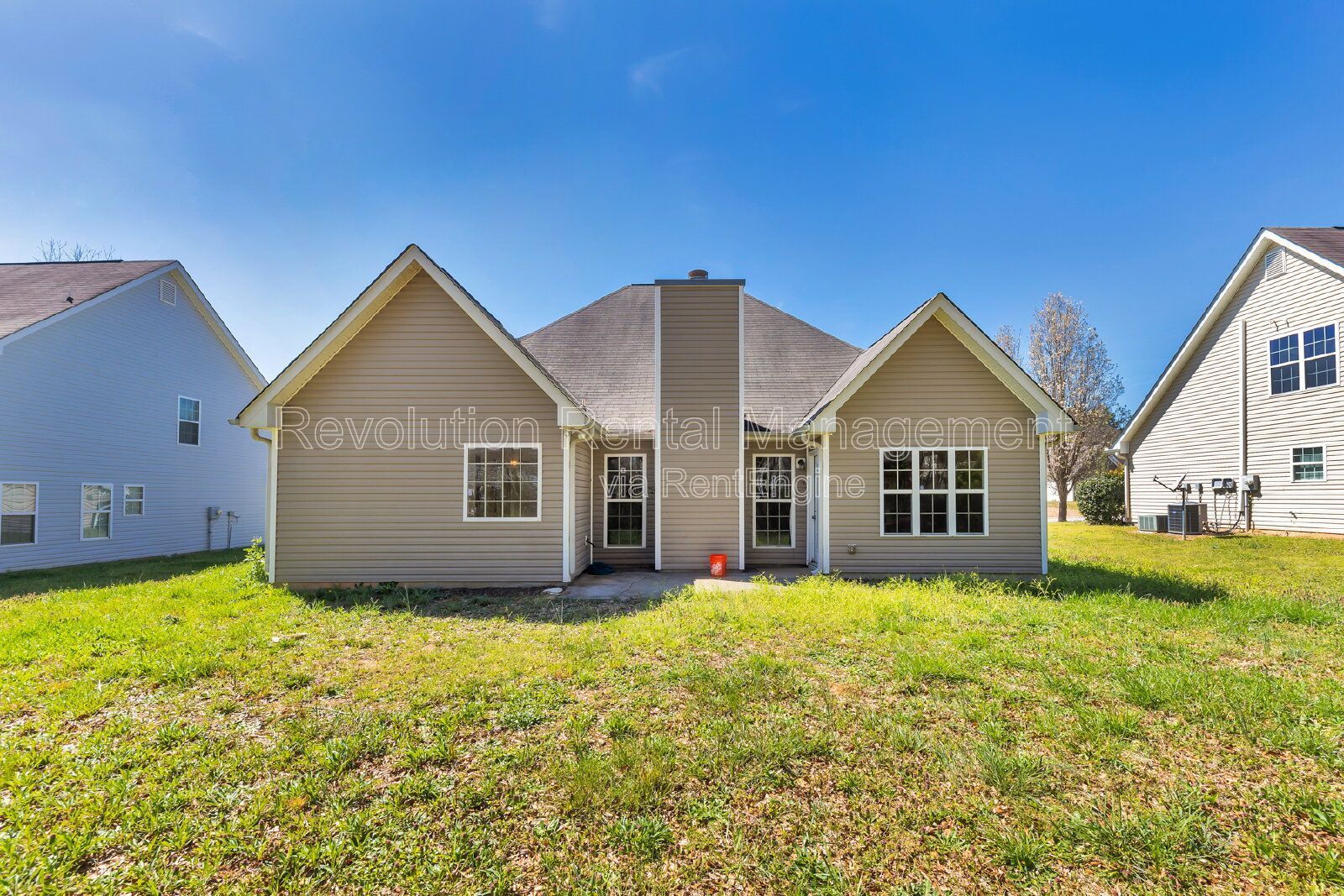 Two-Story 1,609 Sq Ft Home with Hardwood Floors & Fireplace in Vineyard Ridge — Griffin, GA property image