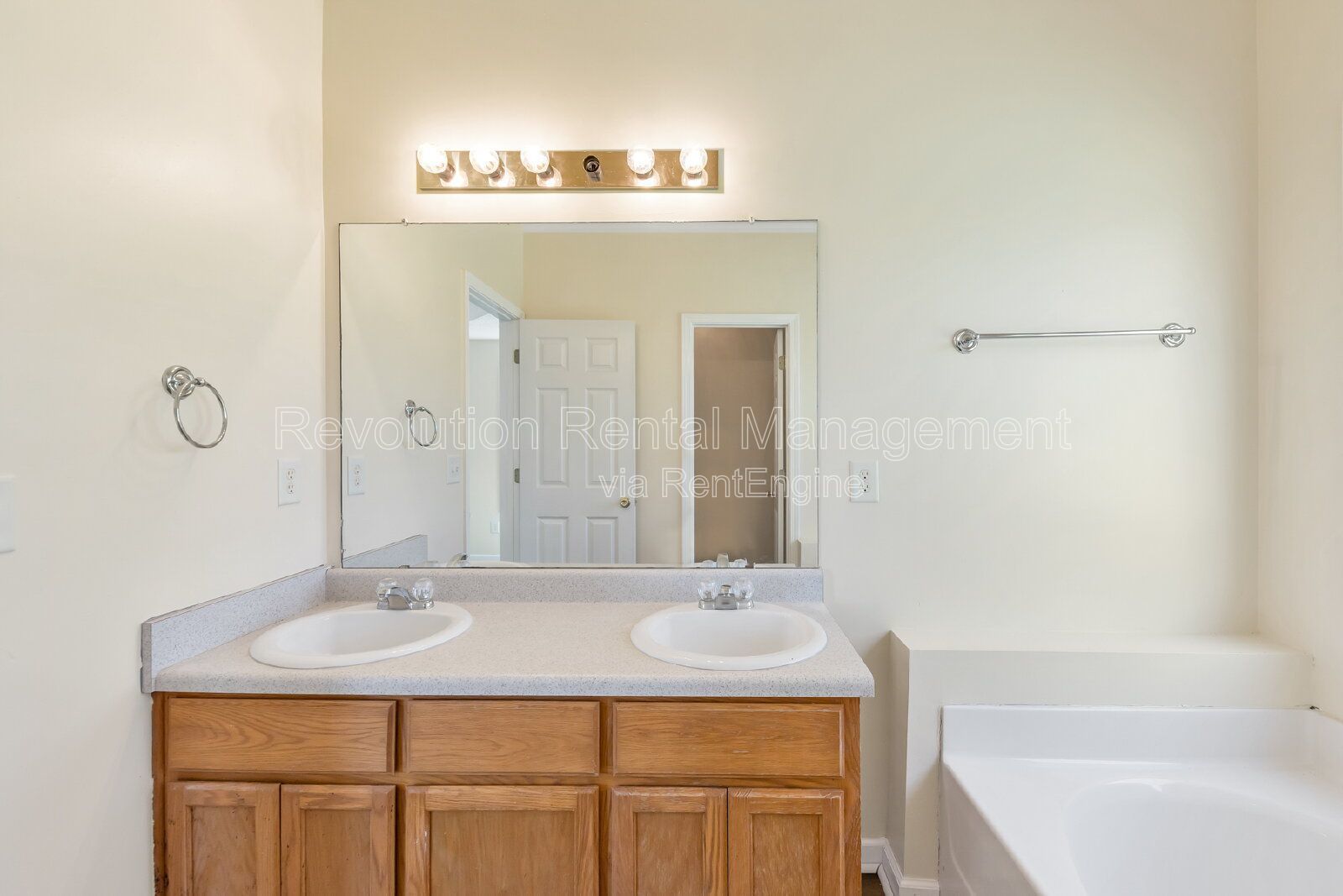 Two-Story 1,609 Sq Ft Home with Hardwood Floors & Fireplace in Vineyard Ridge — Griffin, GA property image