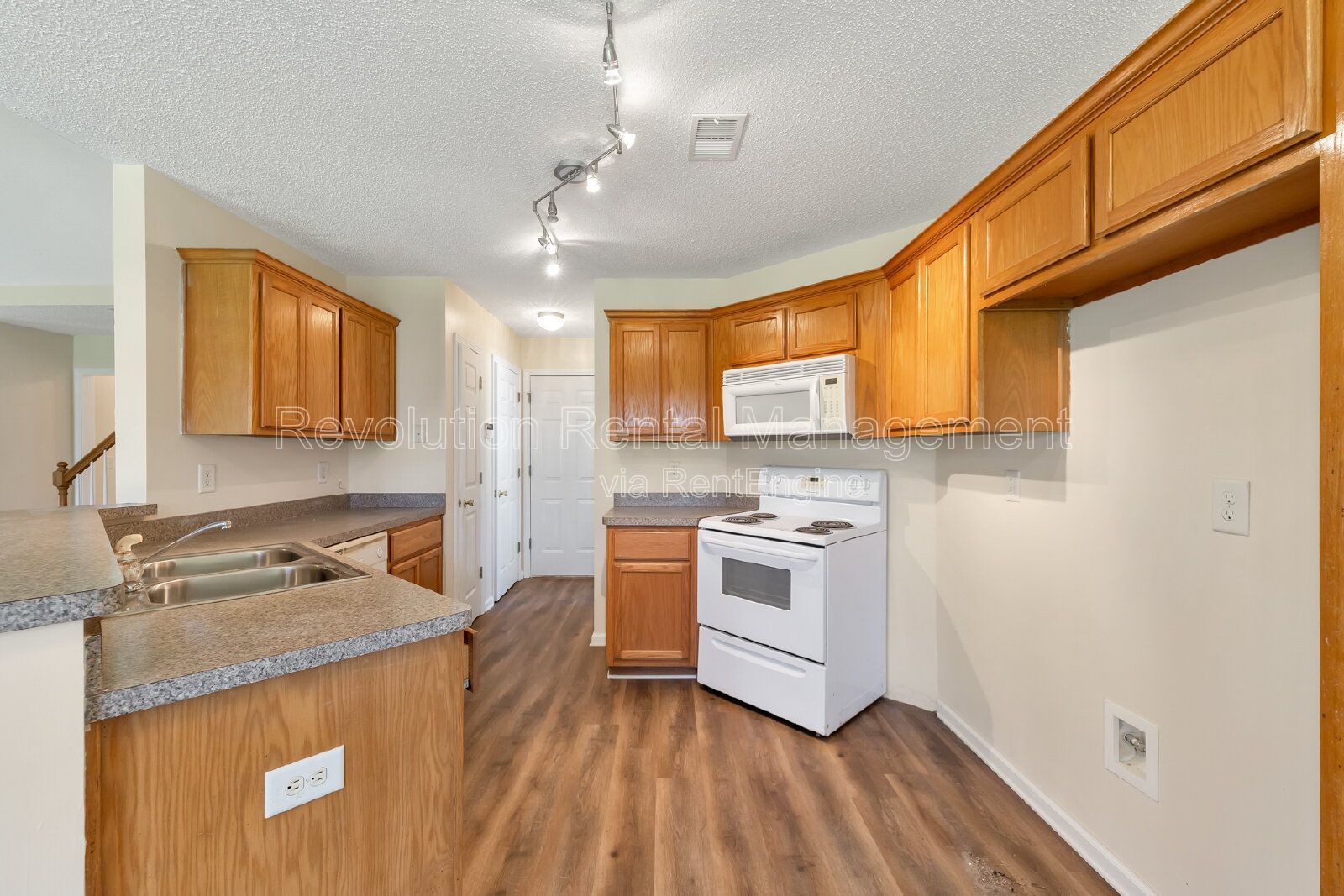 Two-Story 1,609 Sq Ft Home with Hardwood Floors & Fireplace in Vineyard Ridge — Griffin, GA property image