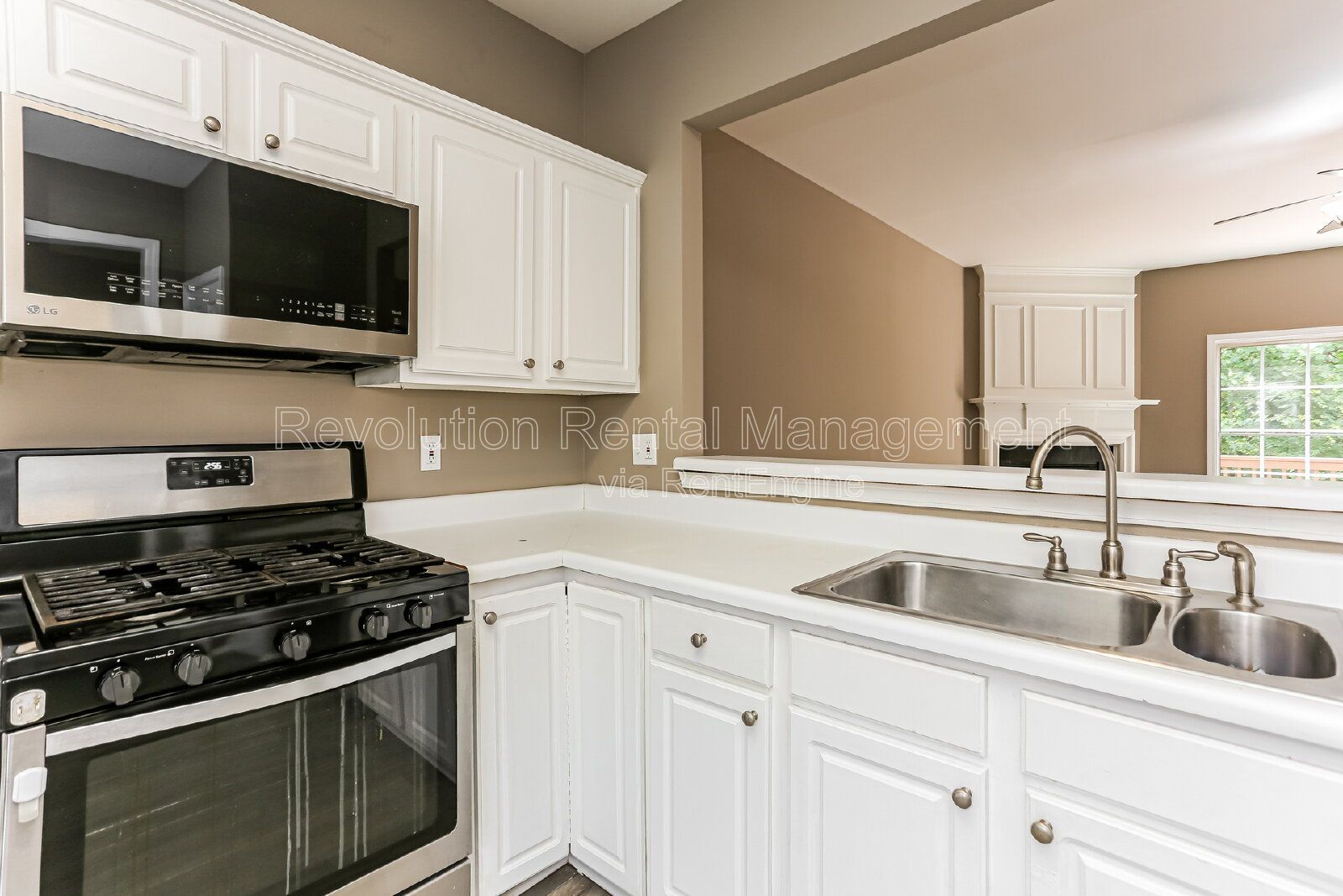 3-Bed, 3-Floor Townhouse with Hardwood Floors & Garage in Alpharetta's Whittington Community property image