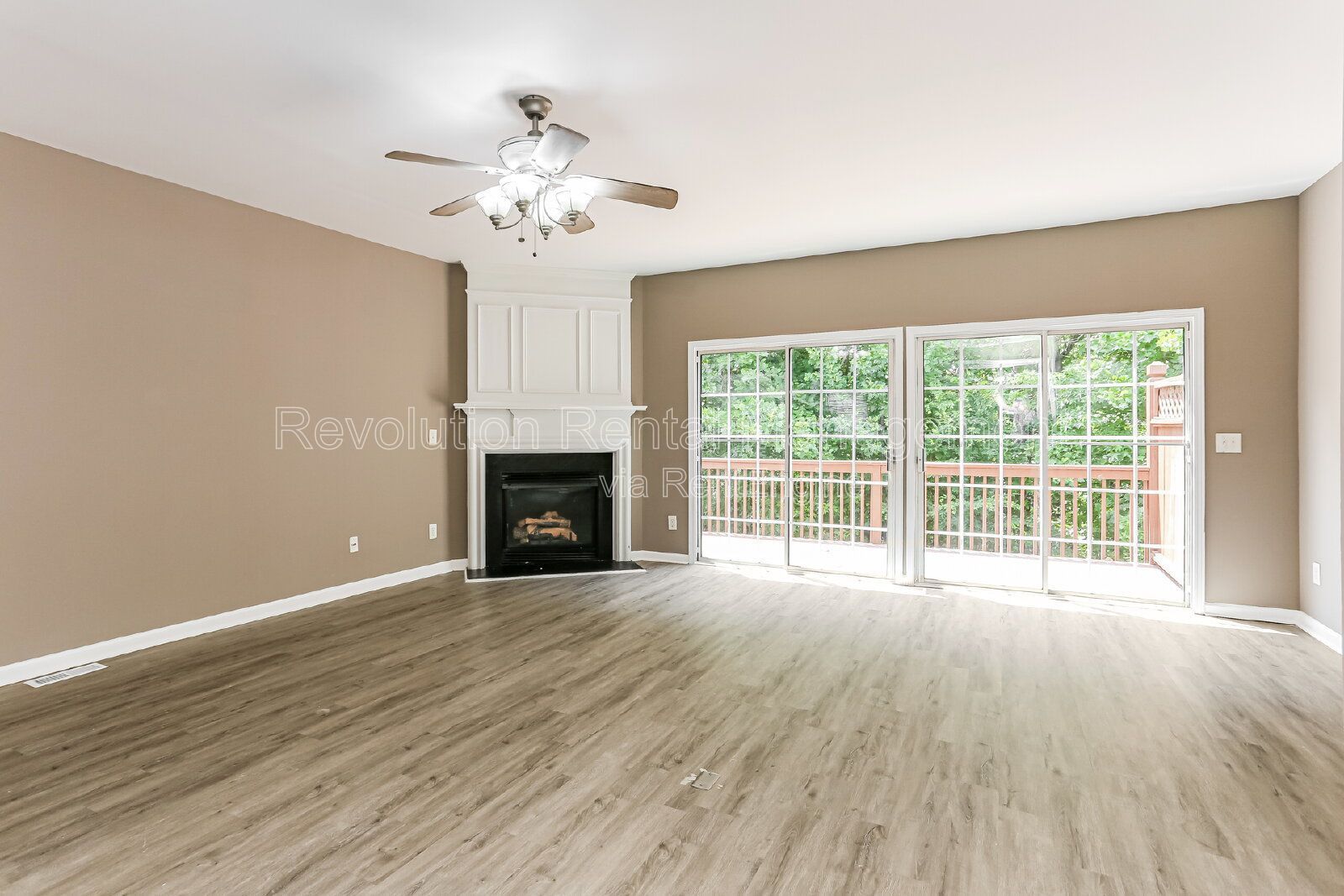 3-Bed, 3-Floor Townhouse with Hardwood Floors & Garage in Alpharetta's Whittington Community property image