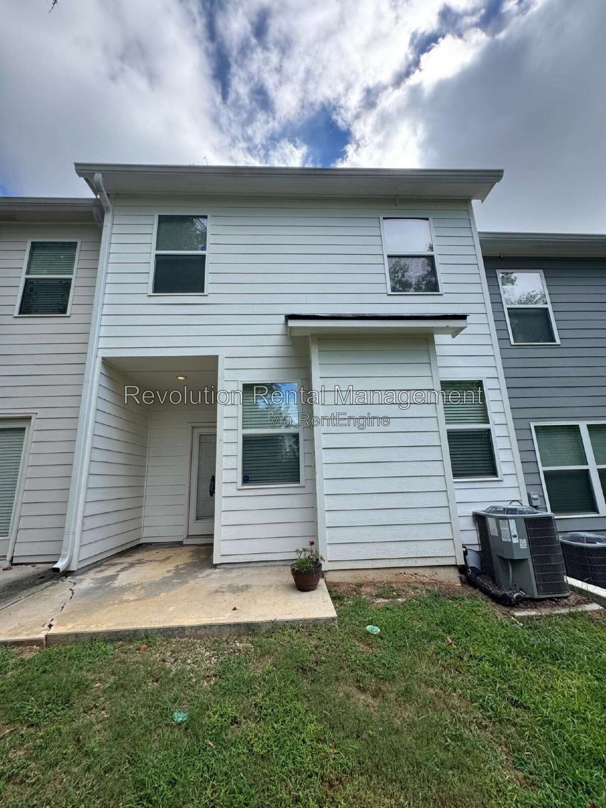 2020-Built Townhouse in Newnan | Garage, Fireplace & Lawn Care Included property image