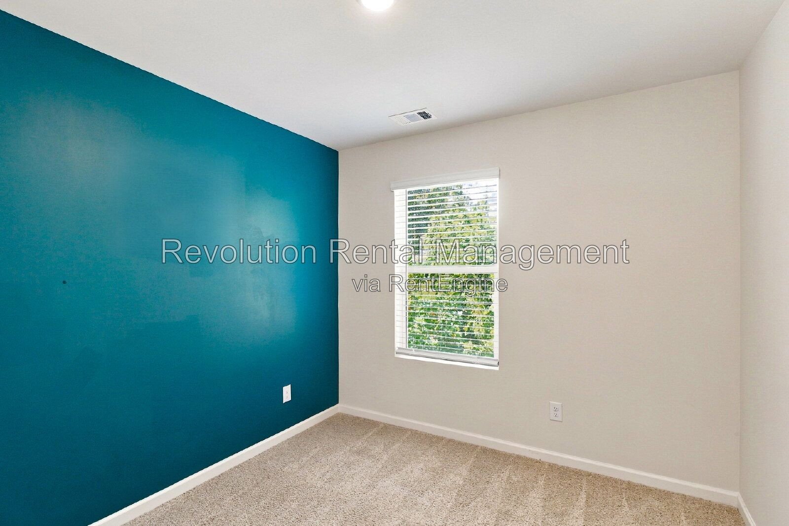 2020-Built Townhouse in Newnan | Garage, Fireplace & Lawn Care Included property image