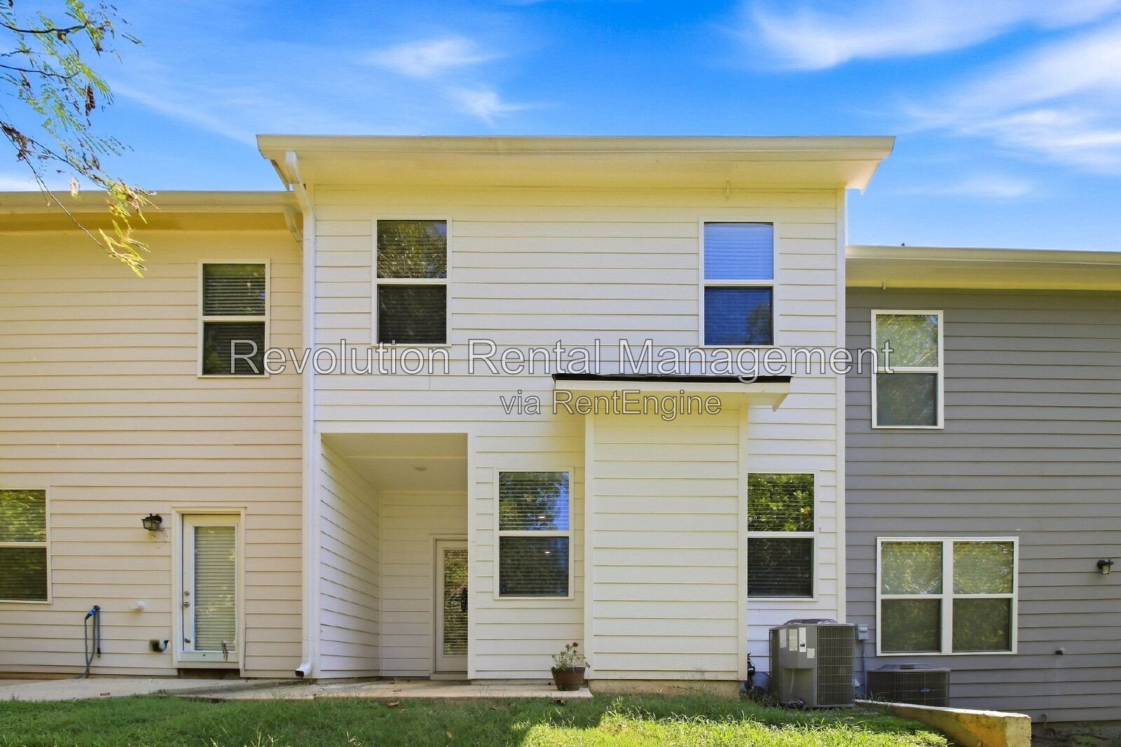 2020-Built Townhouse in Newnan | Garage, Fireplace & Lawn Care Included property image