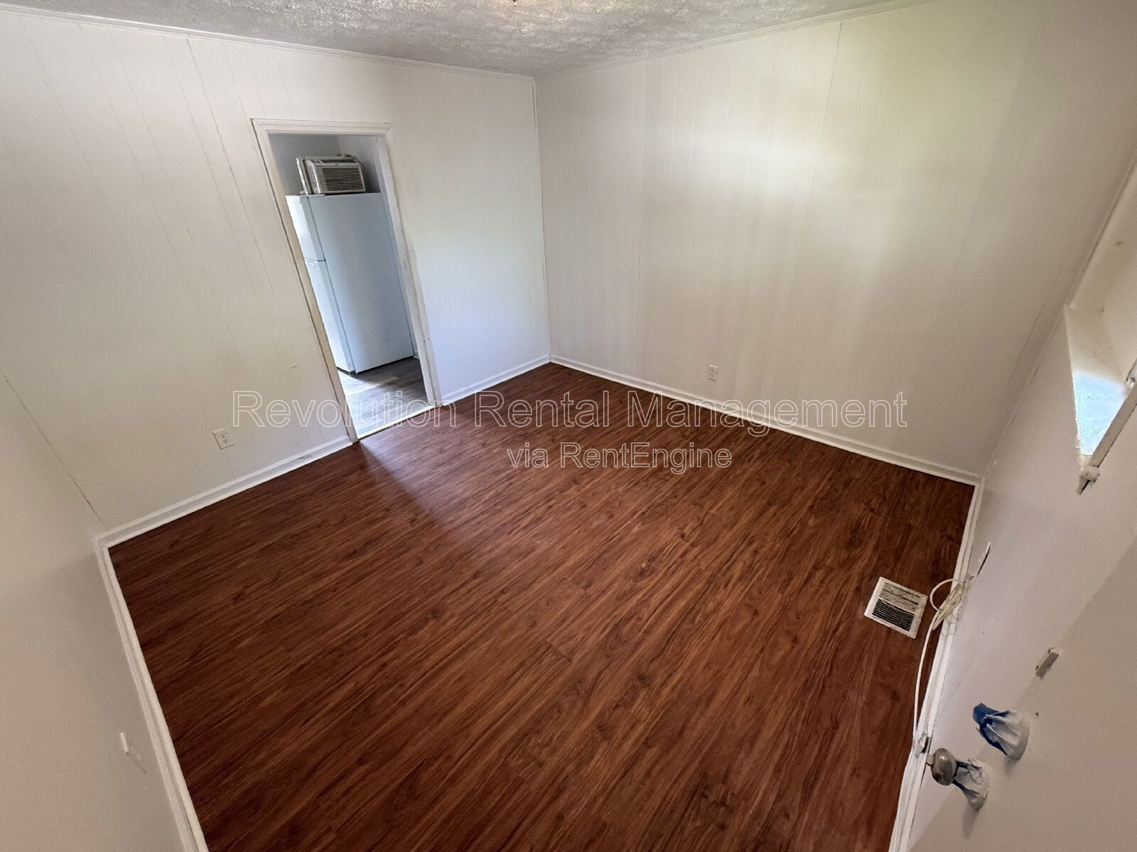 Newly remodeled 2 bed 1 bath duplex unit property image