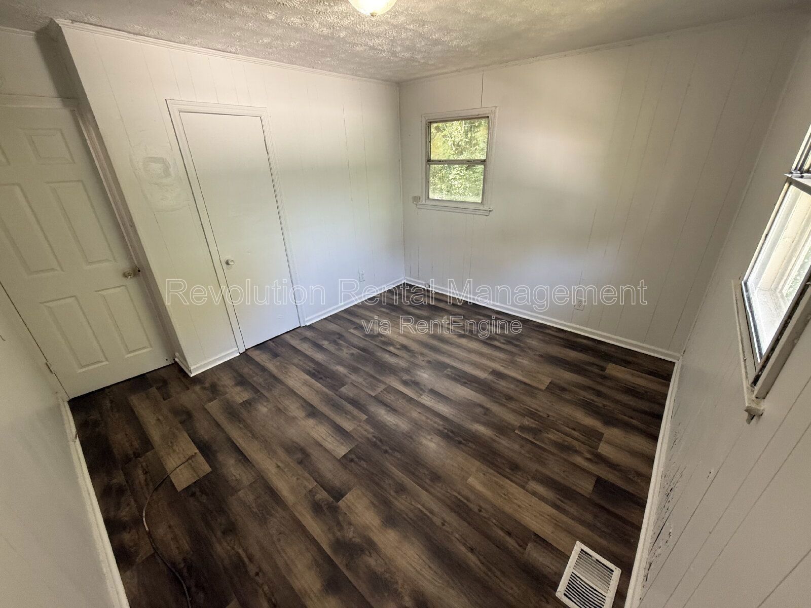 Newly remodeled 2 bed 1 bath duplex unit property image