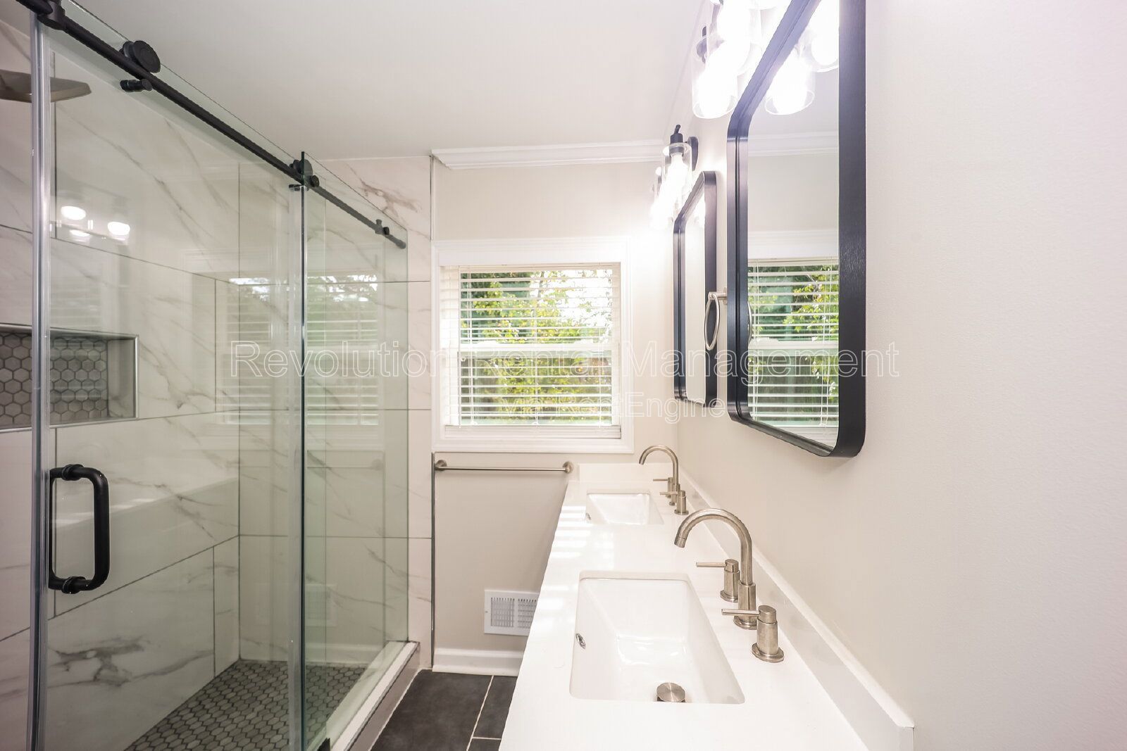 Updated 3-Bedroom Home with Finished Basement in East Point property image